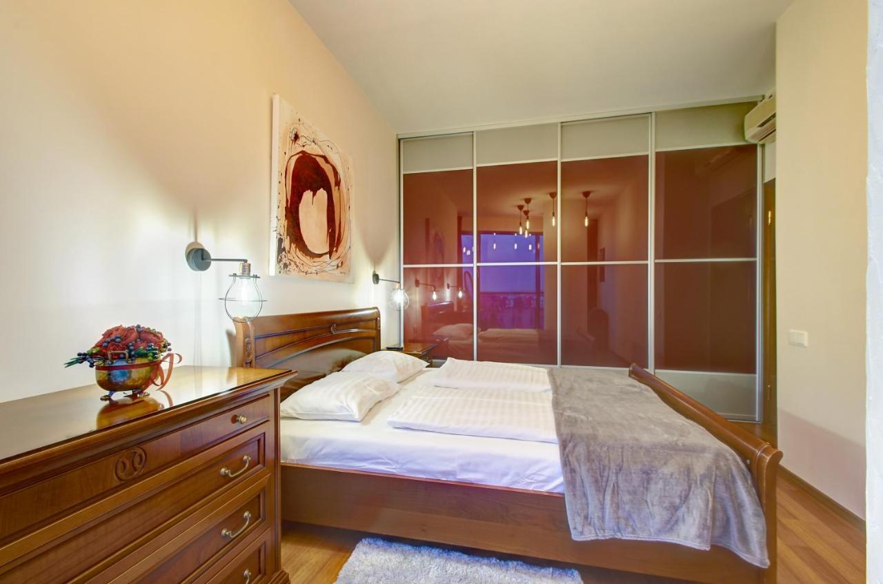 Helios 19 Luxury Vilnius Apartment Exterior photo